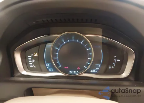 2016 Volvo Xc60 T5 Drive-E Premier z USA, uszkodzony, nr VIN YV440MDK1G2781983